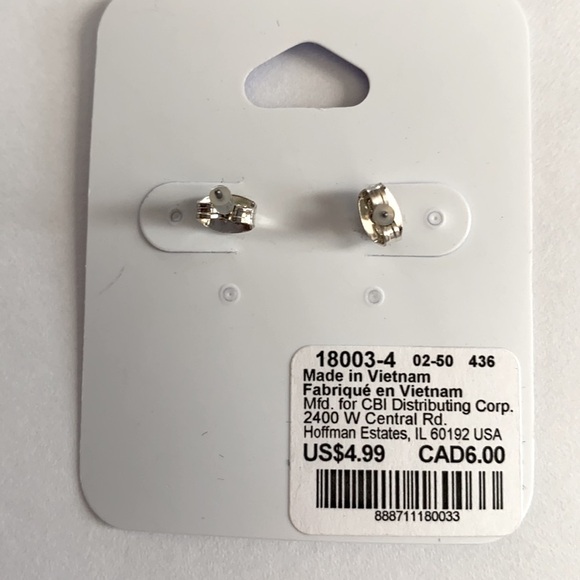 Claire’s Lot of (2) pairs of earrings, NWT
- In Original Sealed Packagin… - Picture 6 of 6